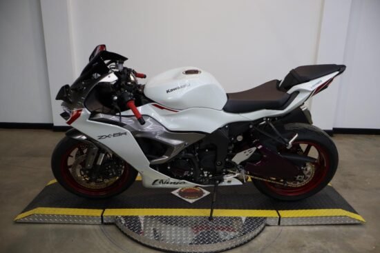 Buy 2024 Kawasaki Ninja ZX-6R - Image 4